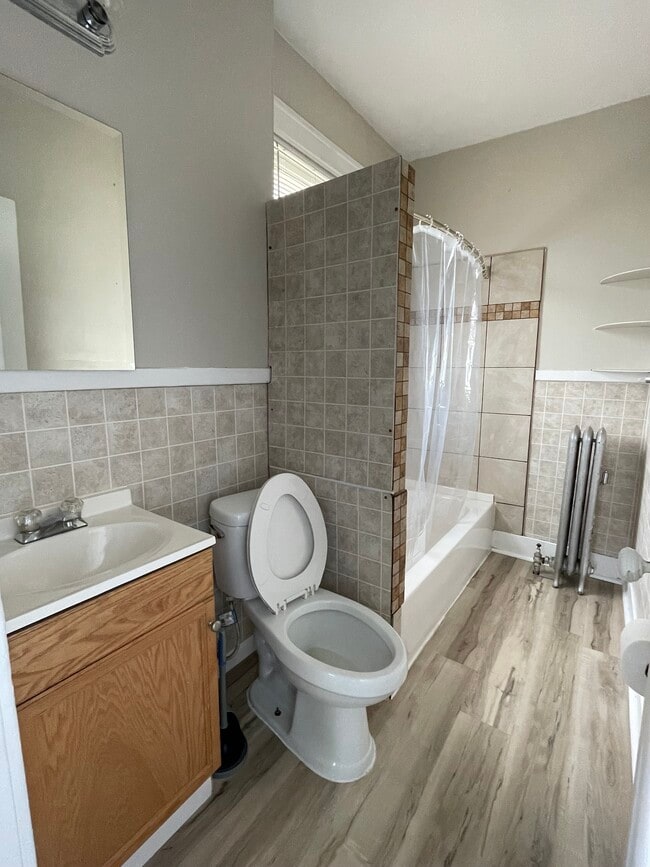 Photo - 701 Collingwood St