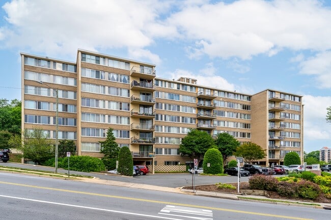 Building Photo - 5565 Columbia Pike Unit 504