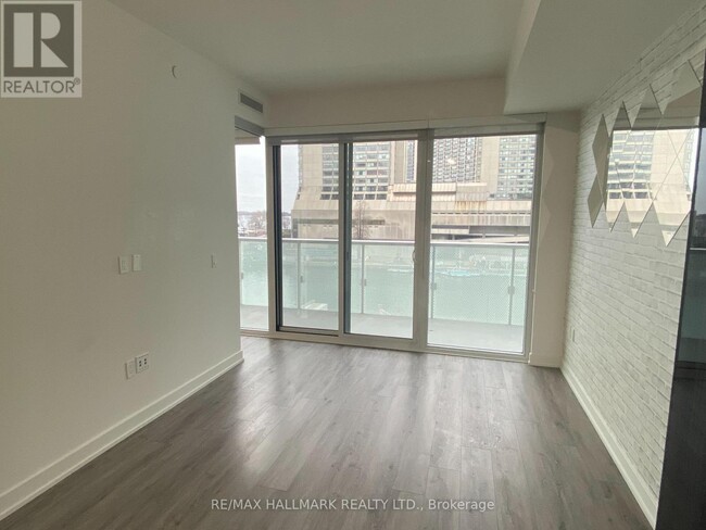 Photo - 15 Queens Quay E Unit 416