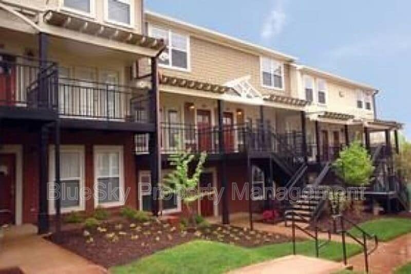 Photo - 1615 Elmwood Court