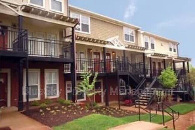 Photo - 1615 Elmwood Ct Townhome