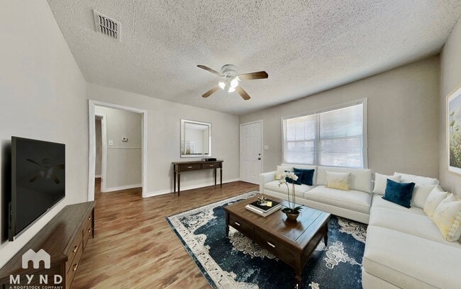 Building Photo - 108 N Avenue V