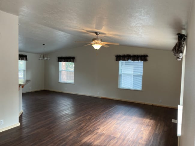 Photo - 699-495 Circle Ct