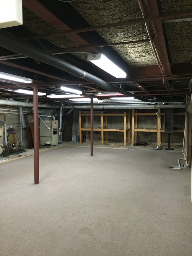 1800 N Farwell Apartments