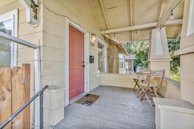 Photo - 236 NE Lombard St