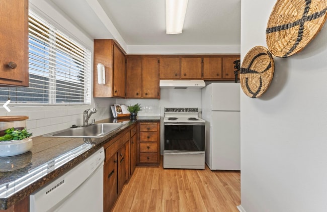 Photo - Adorable 2/1 Half-Plex w/Garage!  MUST SEE!!  Please read entire ad for viewings