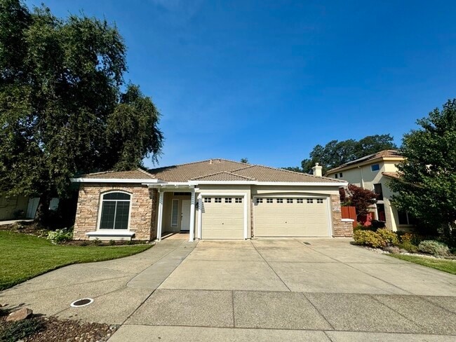 Building Photo - Stunning 3-bedroom 3-bathroom home in Yank...