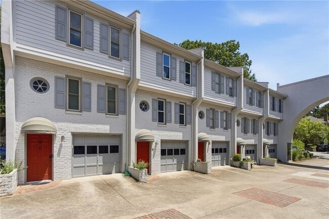 Photo - 856 St Charles Ave NE