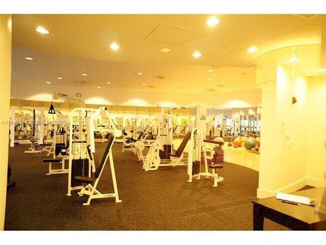 Photo - 5600 Collins Ave Unidad 4P