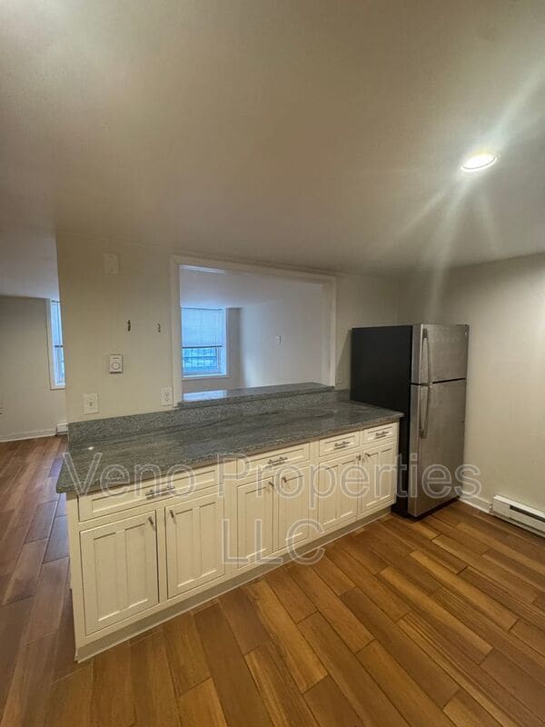 Photo - 402 Hamilton St