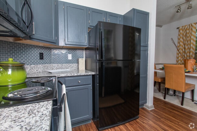 2BR, 2BA - 1091SF