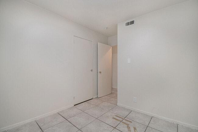 Photo - 126 Saint Robert Dr