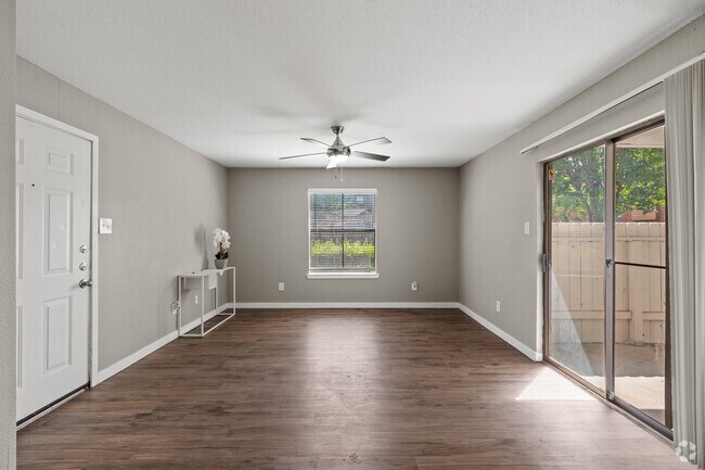 2 habitaciones, 2 baños - 862 pies cuadrados - Sala de estar - Clarewood Apartments