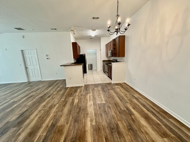 Photo - 209 Larkin Pl