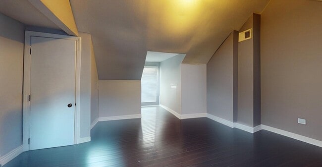 Photo - 215 Bolton St