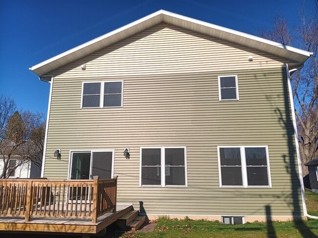 Photo - 811 N State St