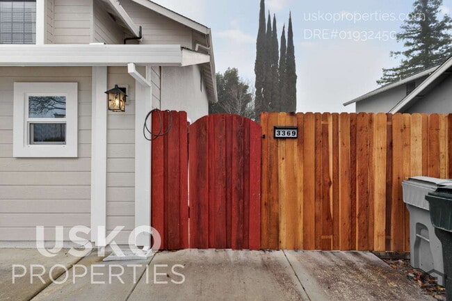 Photo - 3369 Zenobia Way