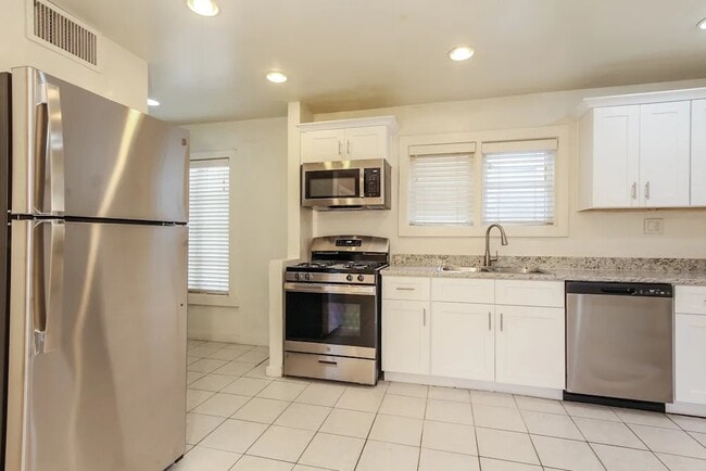 Photo - 1043 E Indianola Ave