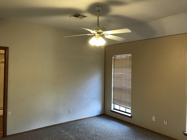Photo - 3 bed 2 bath in Moore Schools! Fresh paint and updates throughout!
