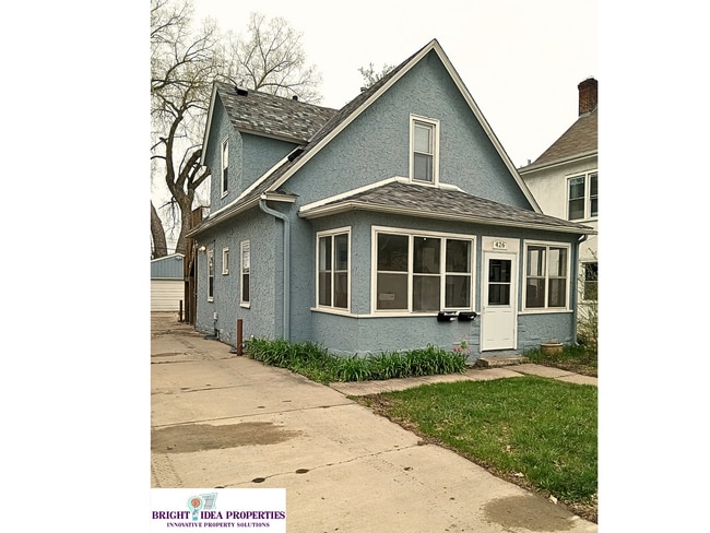 426 Fillmore St NE