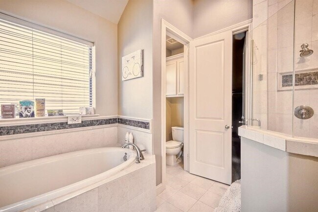 Photo - 2821 Sherwin St