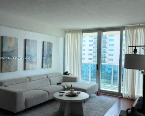 7501 E Treasure Dr Unidad 5J