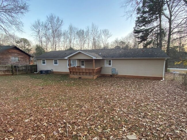 Photo - 3BR/2BA Ranch with Fenced Yard – Huntersville