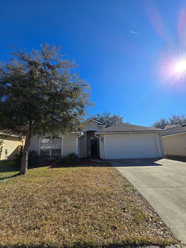 Building Photo - 4/2 Silver Creek Home Available Now!