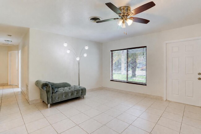 Photo - 970 SW 3rd Ave