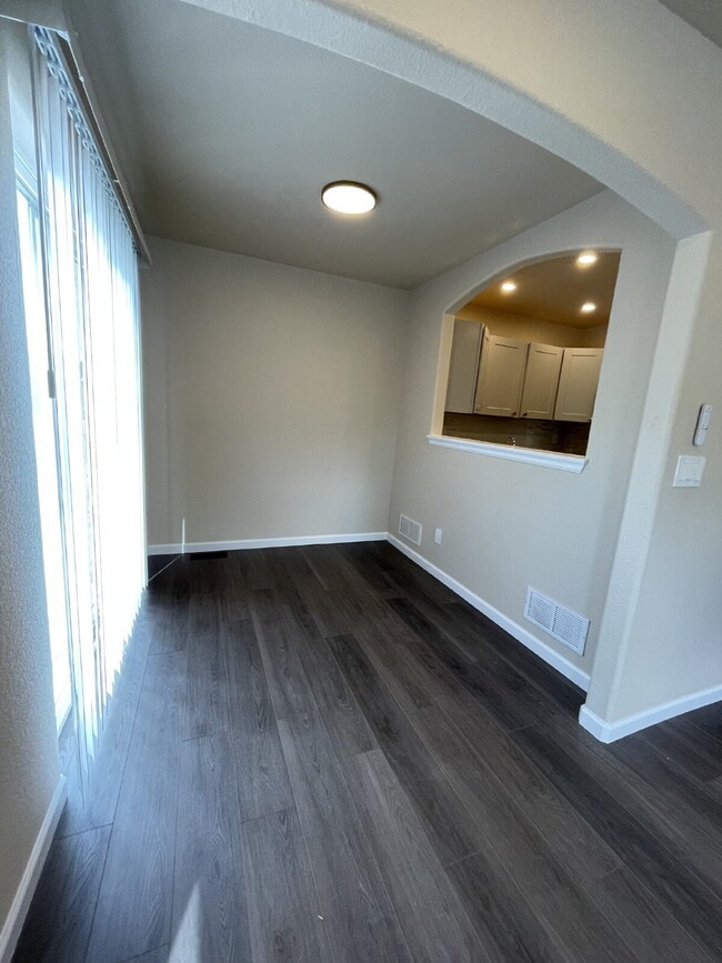 Photo - "Charming 3-Bed Duplex with Granite Touch & Finished Basement in Lakewood!"