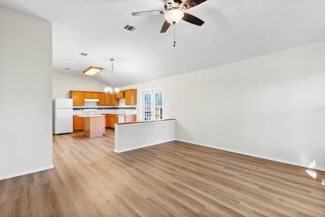 Photo - 101 Geronimo Cove