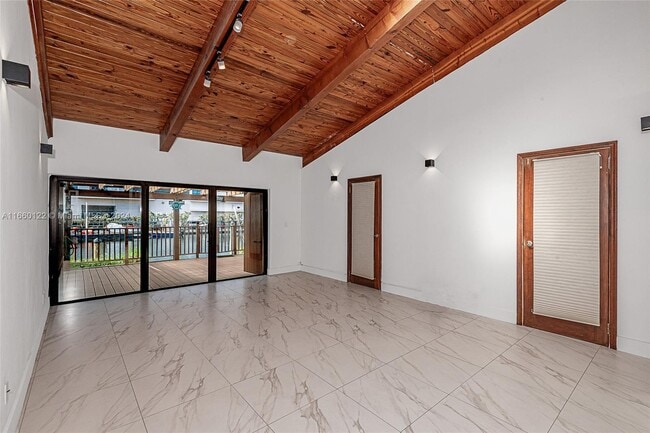 Photo - 2621 S Parkview Dr