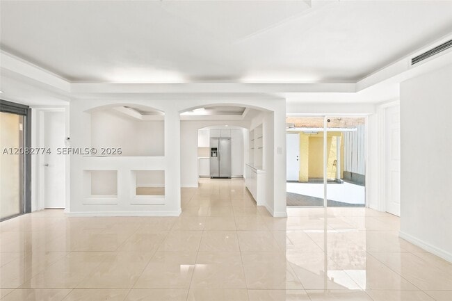 9674 Fontainebleau Blvd