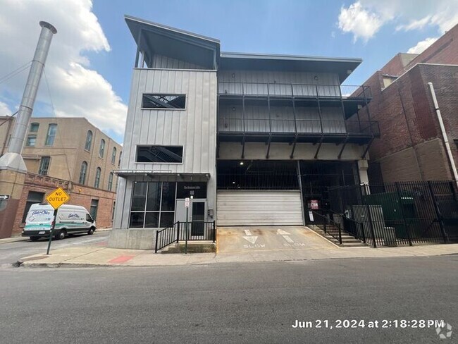 Building Photo - 2 BR Condo in Brunson Lofts next to Elevat...