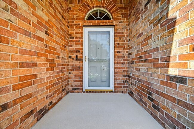 Photo - 14007 Hillingdale Ln