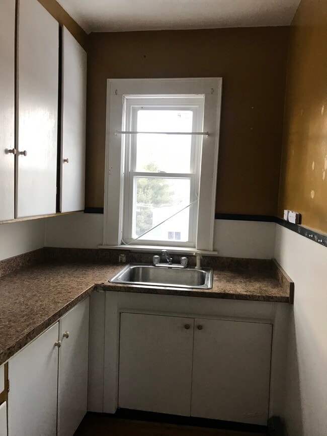 Photo - 527 Champlain St Unit SecondLevel