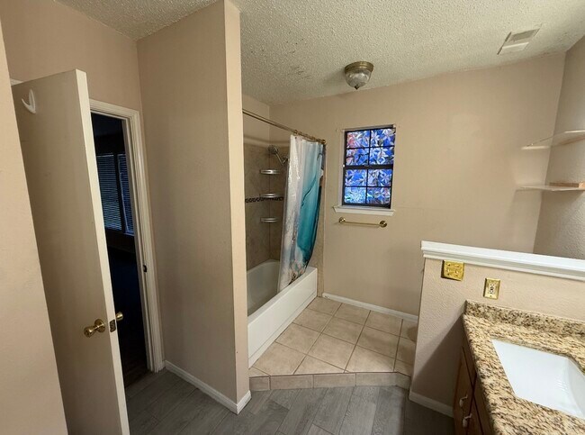 Photo - 2610 Encina Dr Unit 1