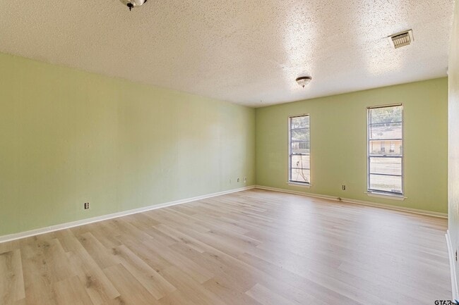 Photo - 309 Blake Dr
