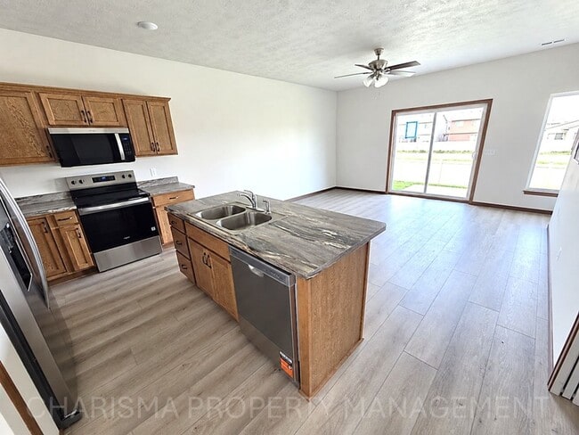 Building Photo - 9622 W Tunis Dr Unit 9624 Tunis Drive