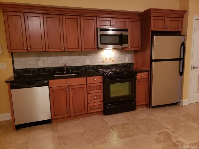 Building Photo - 45-47 Spring St Unit 2D Rental