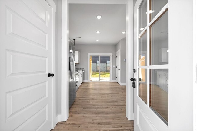 Photo - 2 Bedroom Townhome For Rent in Historic Downtown Clarksville!