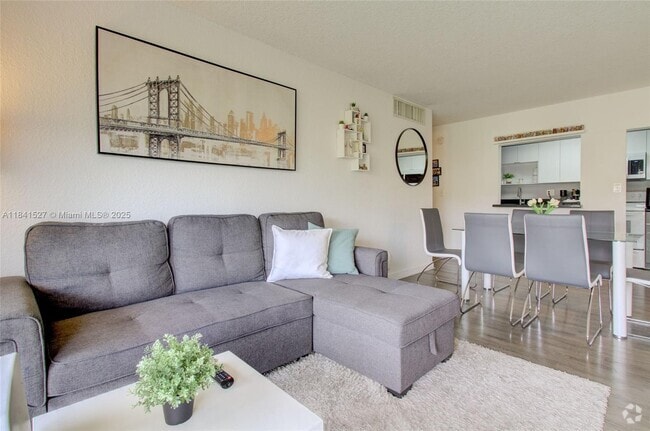 Building Photo - 4610 NW 79th Ave Unit 2D Rental