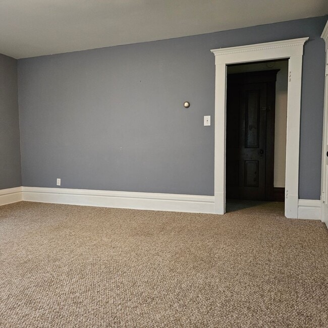 Photo - 118.5 W Walnut St Unit 118 Upper W Walnut