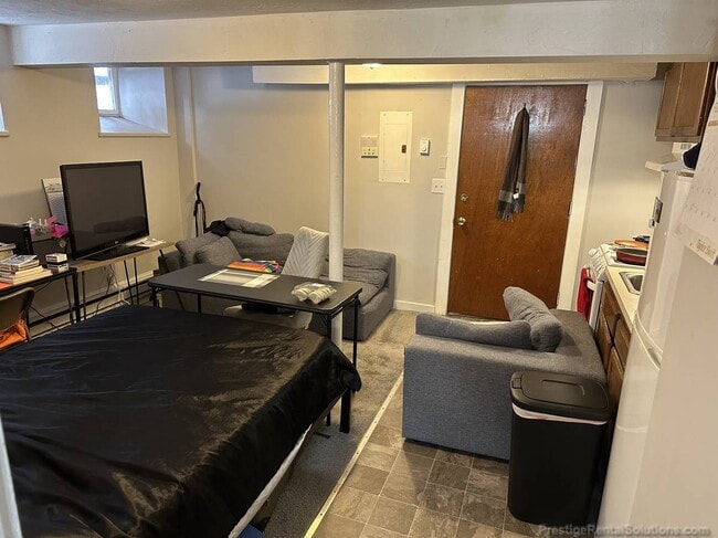 Building Photo - 582 Cambridge St