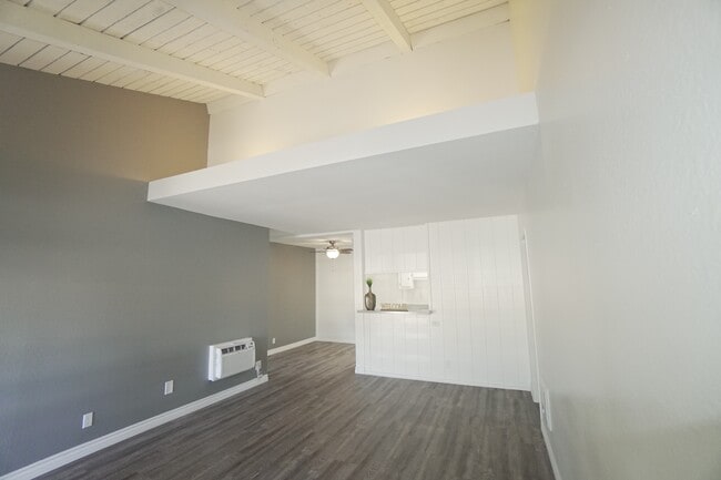 1 Bedroom - 155 Pinewood Apartments