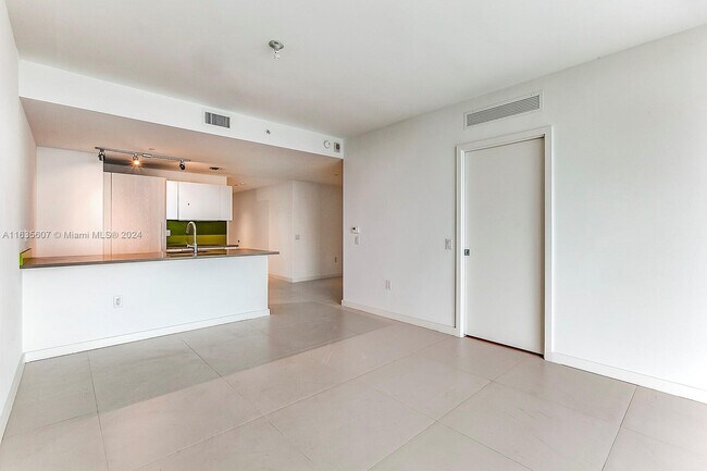 Photo - 501 NE 31st St Unidad 1610