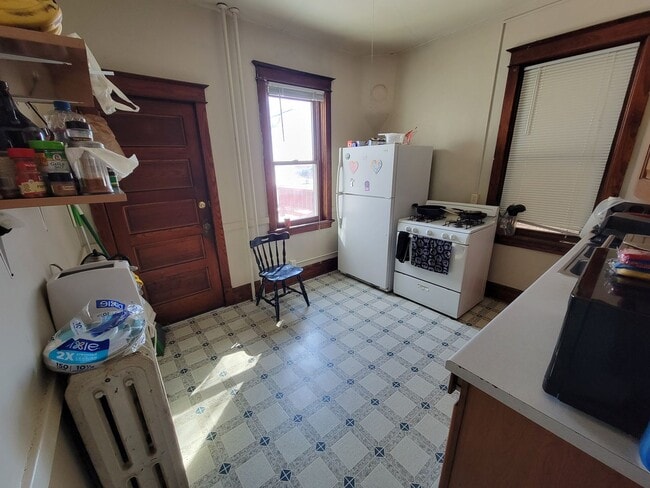 Photo - AVAILABLE DECEMBER! - 4 Bed 1.5 Bath Home! Unit 1518 1/2