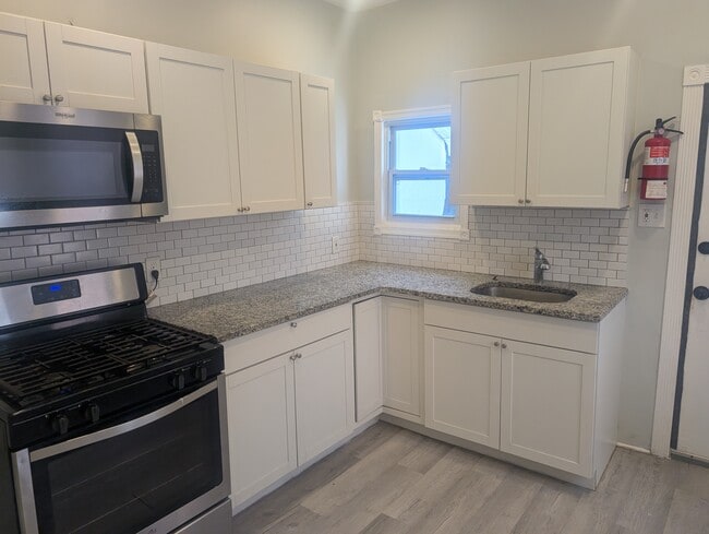 Building Photo - 422 Viola St Rental