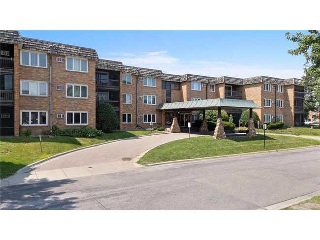 Building Photo - 3200 Virginia Ave S Unit 209