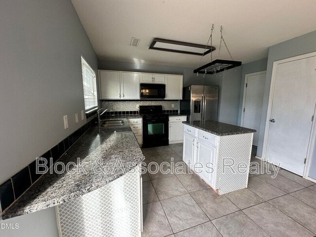 Photo - 502 Kerriann Ln